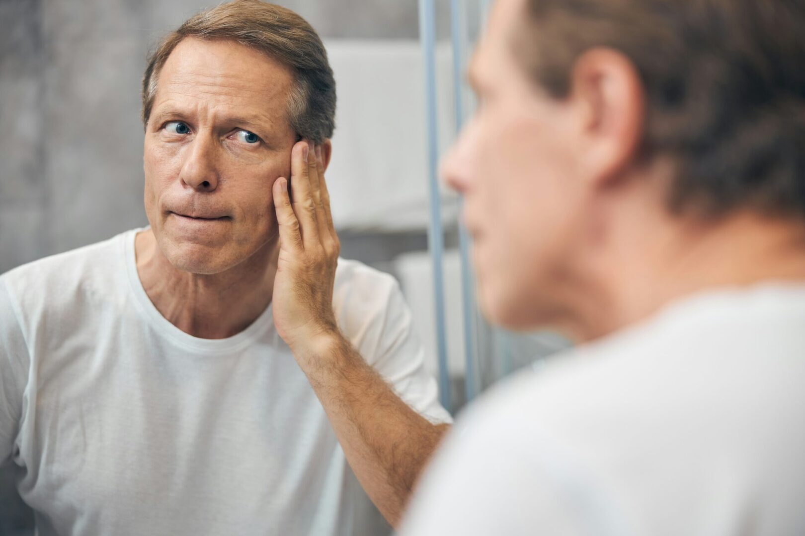 man-looking-in-mirror